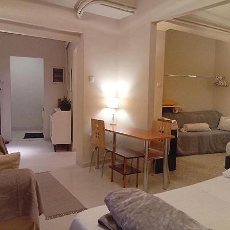 Filopappou Decent Apartment Афіни Екстер'єр фото