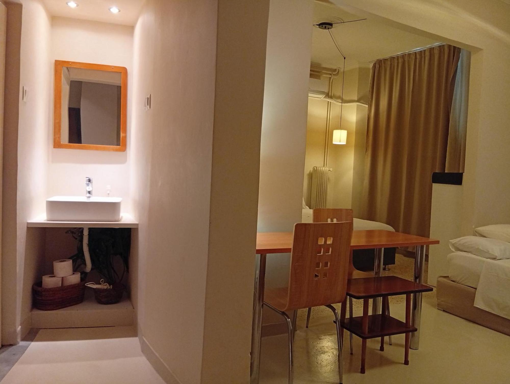 Filopappou Decent Apartment Афіни Екстер'єр фото