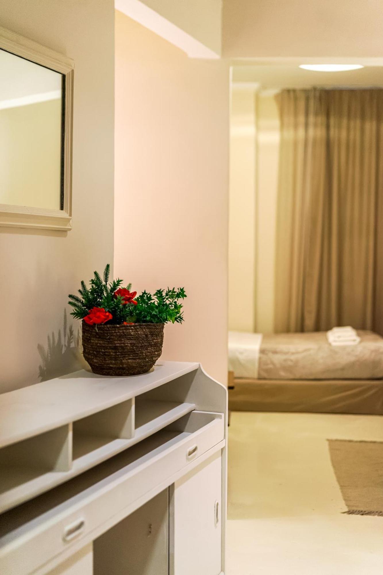 Filopappou Decent Apartment Афіни Екстер'єр фото